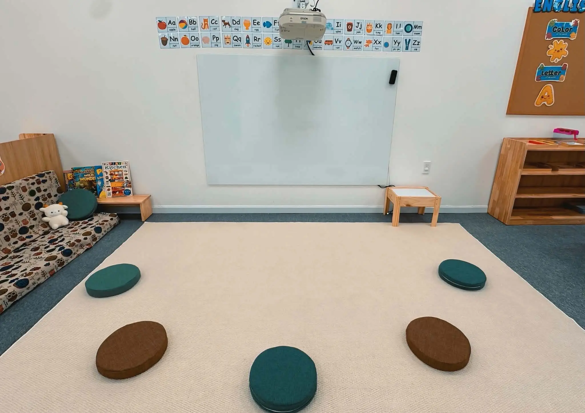 Circletime carpet and English alphabet display